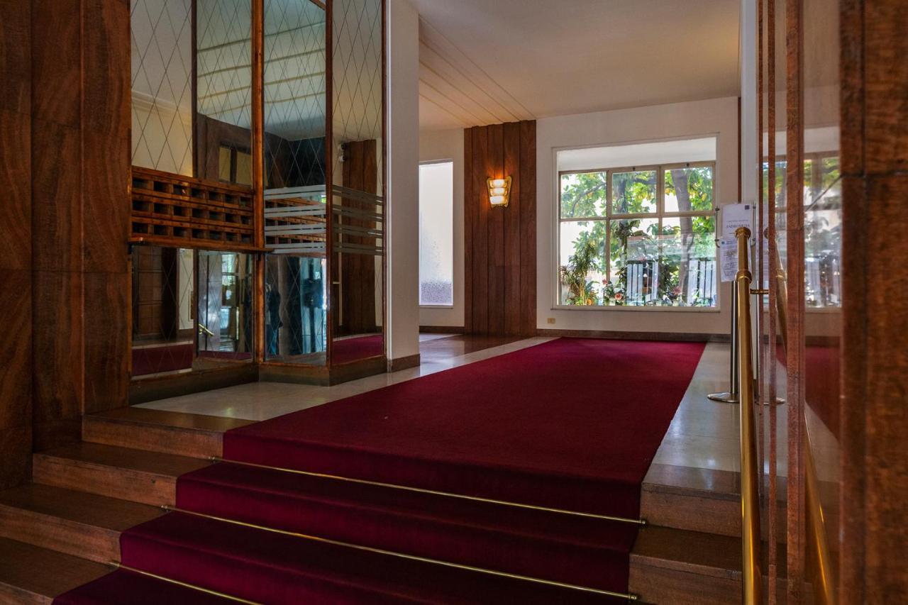 Central Apartment Milan Luaran gambar